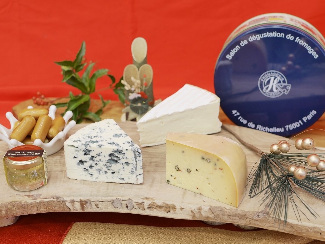 毎年ご好評頂いております、招健招福チーズ福袋のご案内です。