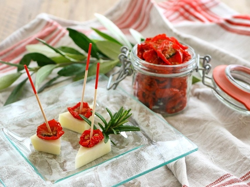 国産トマトの甘味や酸味、旨味をそのまま閉じ込め、柔らかく仕上げました